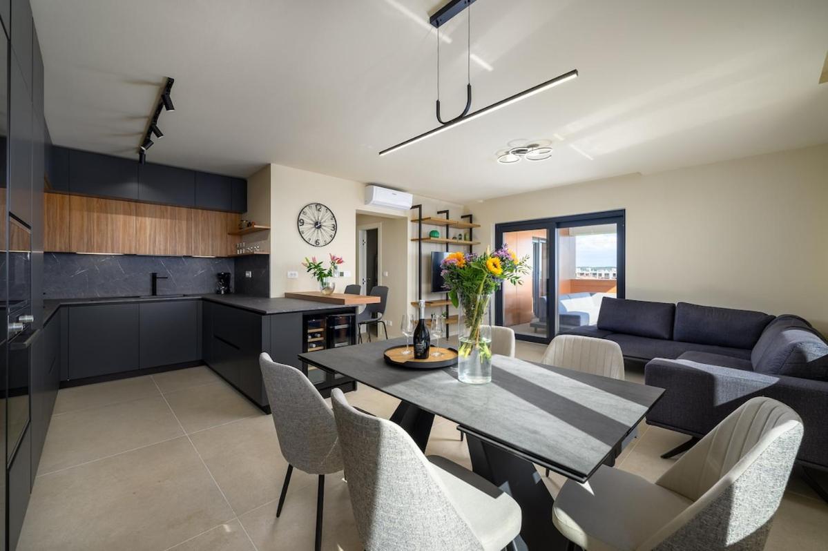 Luxury Penthouse Viki With Seaview Apartmán